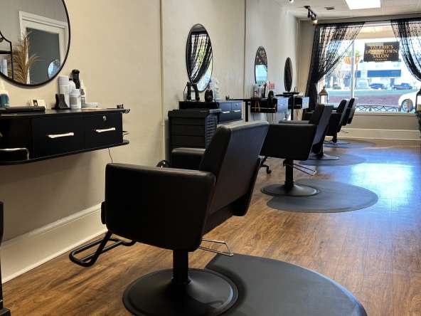 Chair for rent in Beautiful Downtown Perry 2