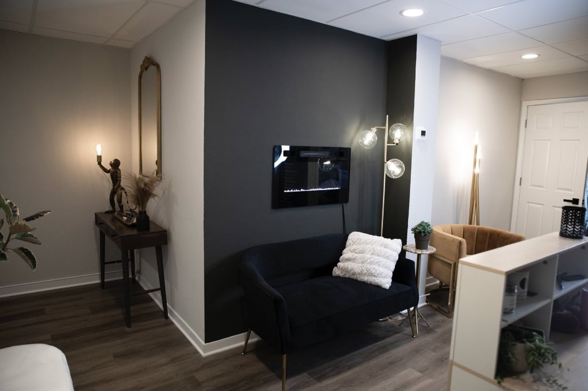 Modern salon waiting area with cozy seating and stylish decor.