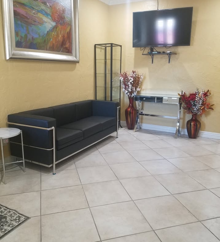 InsideSalon1