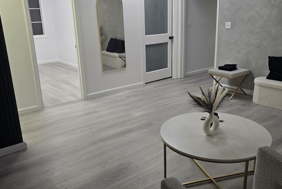 Bright, stylish salon space for rent with contemporary furnishings and professional ambiance.