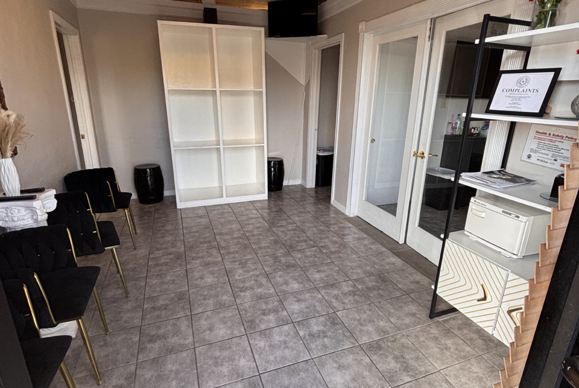 Clean salon lounge with seating and organization for salon rental or beauty services.
