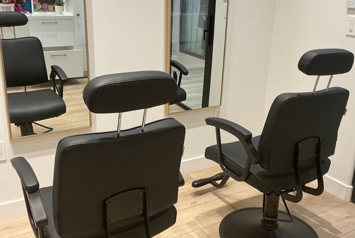 Versatile salon chairs in front of mirrors, ideal for haircuts and styling in a comfortable salon environment.