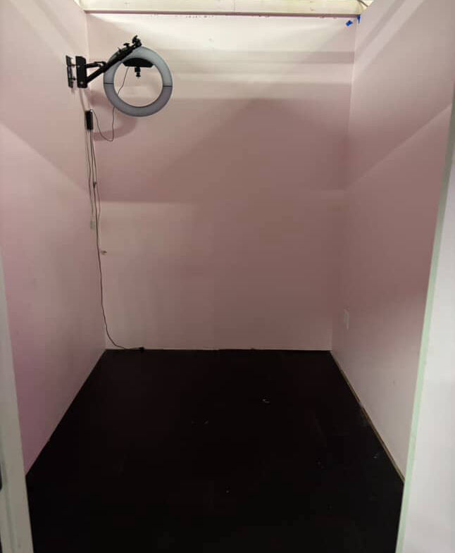 Flexible space for beauty, hair, or cosmetology professionals. Ideal salon rental with essentials.