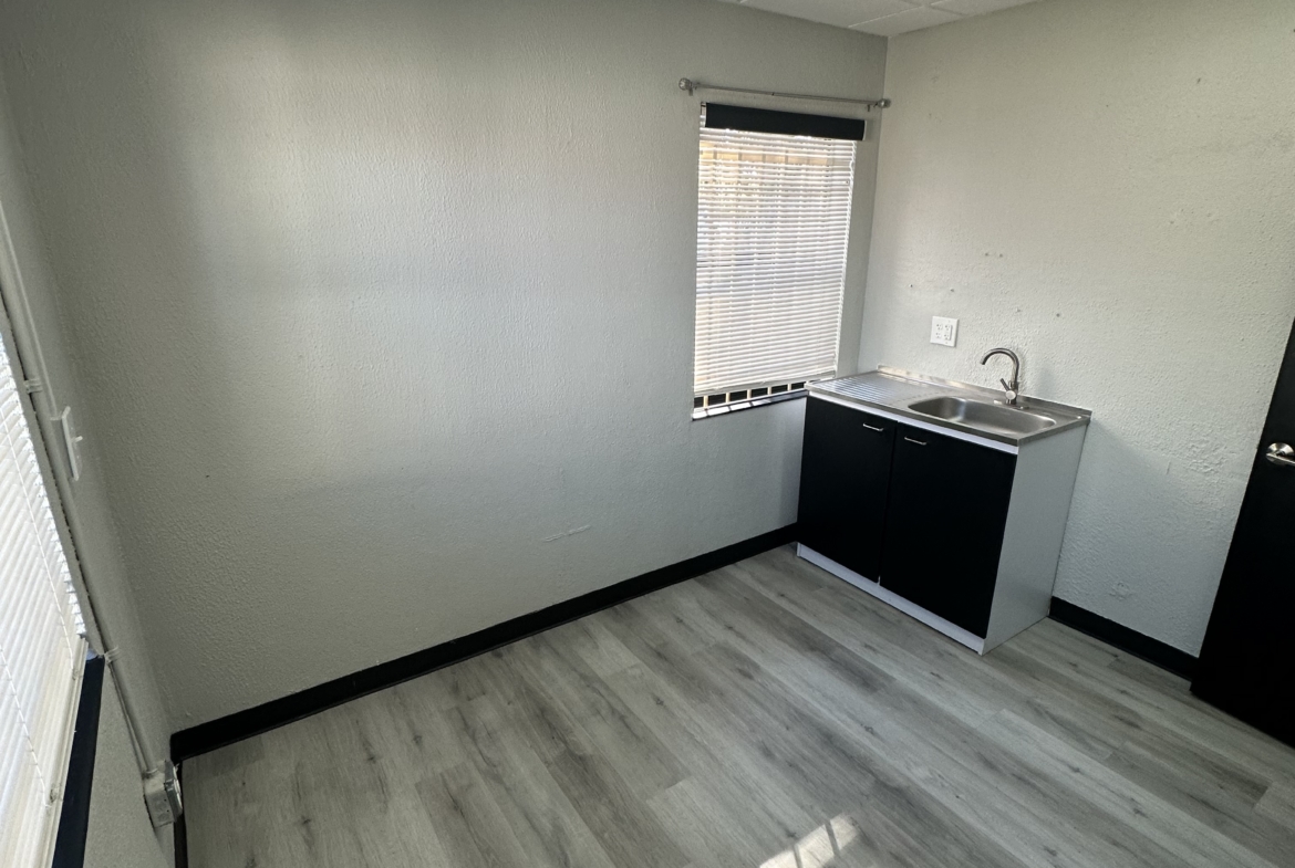 Quiet, bright room with sink, ideal for salon rent or beauty services.