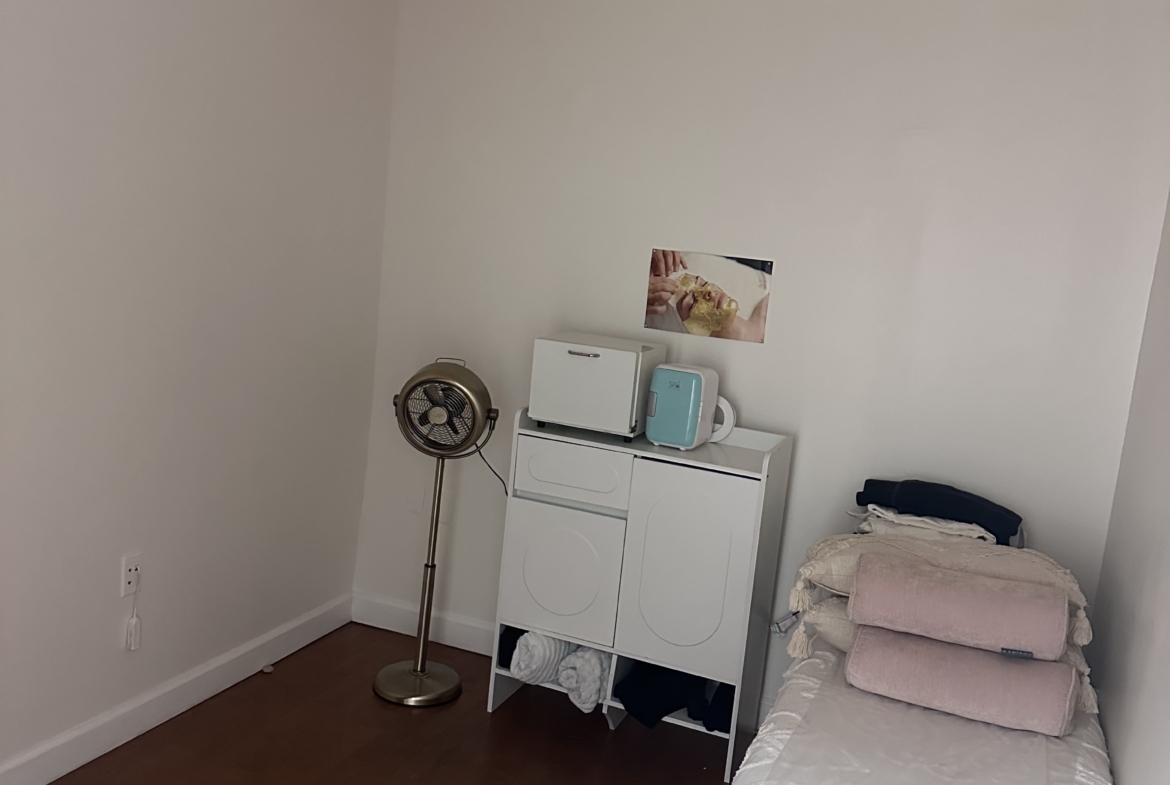Compact beauty studio with a bed, essential appliances, and privacy for salon renters.