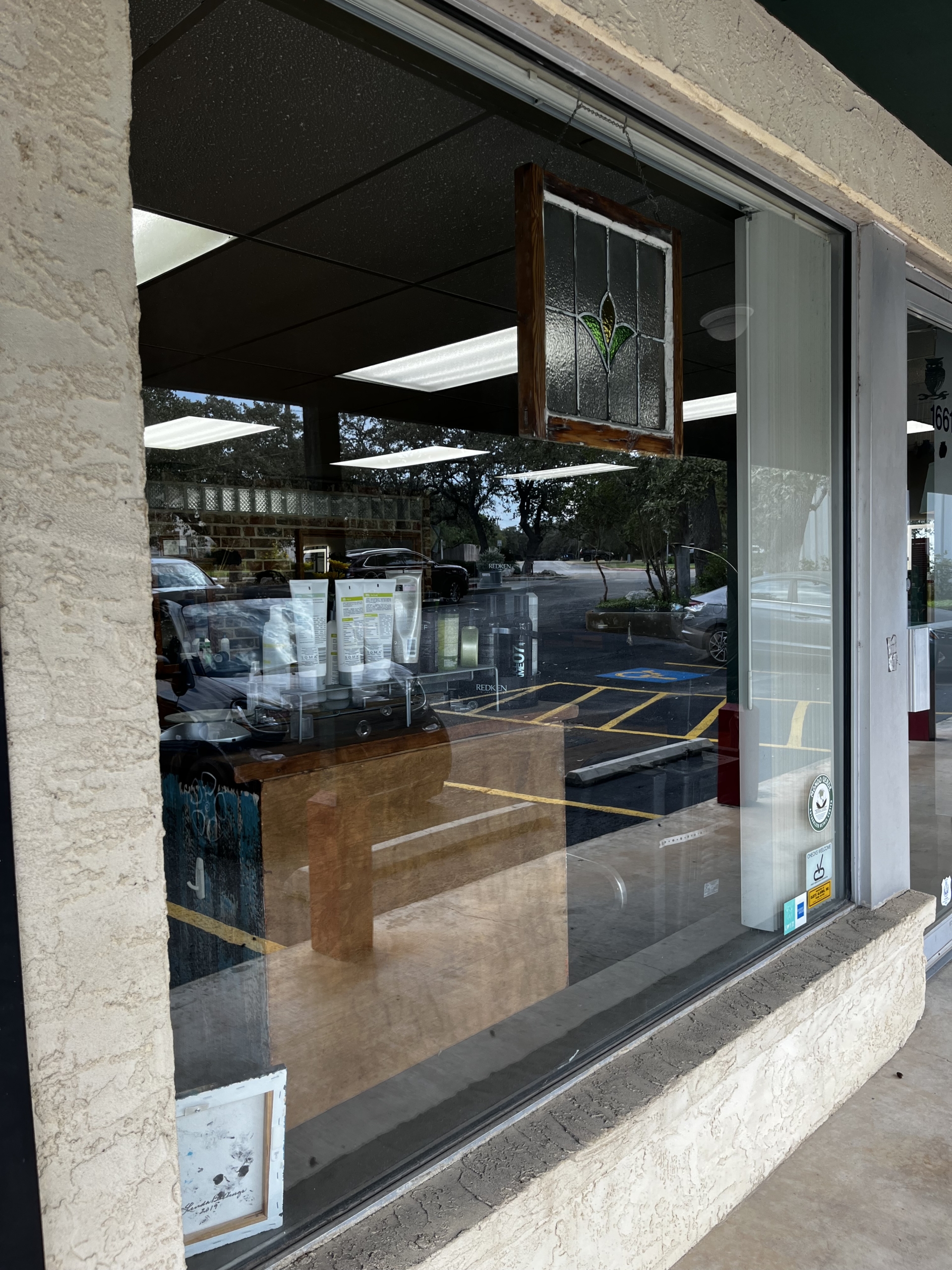 ✨Booth for Rent In Beautiful Chill Salon✨Antique Meets Modern Vibe - Photo 1