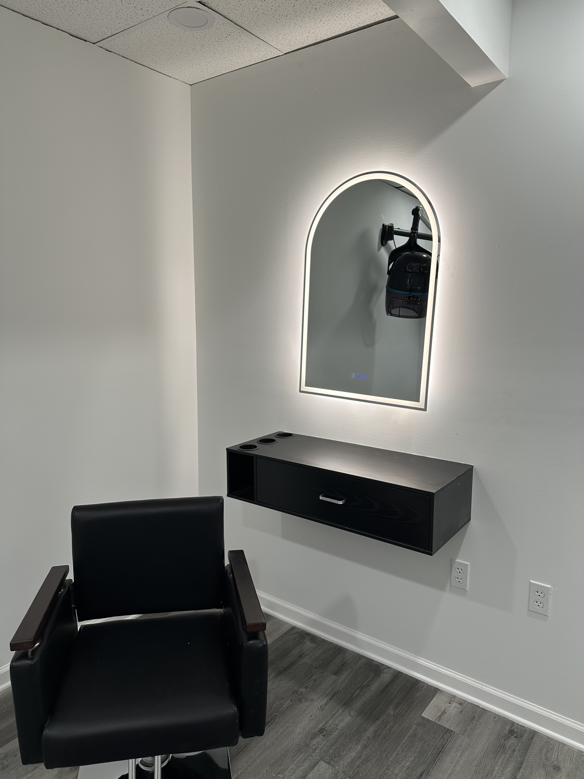 Treadstone Salon Suites now leasing 14 salon suites!! - Photo 1