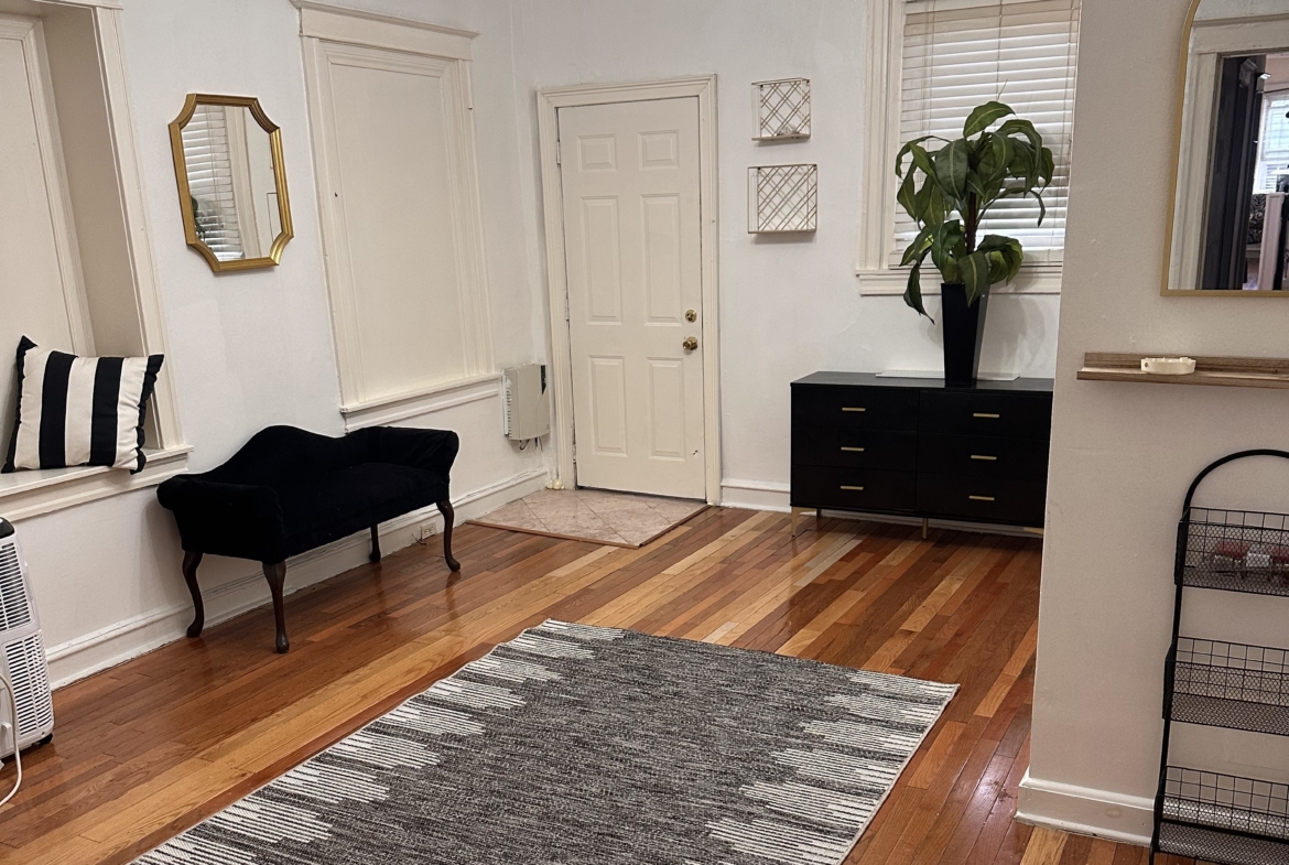 Spacious salon rental with elegant decor perfect for beauty professionals.