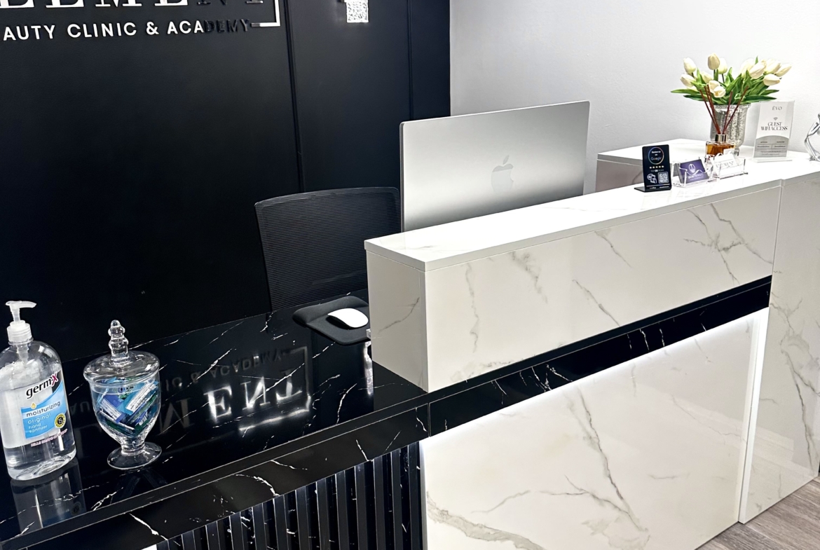 Elegant salon reception with marble finish and contemporary decor.