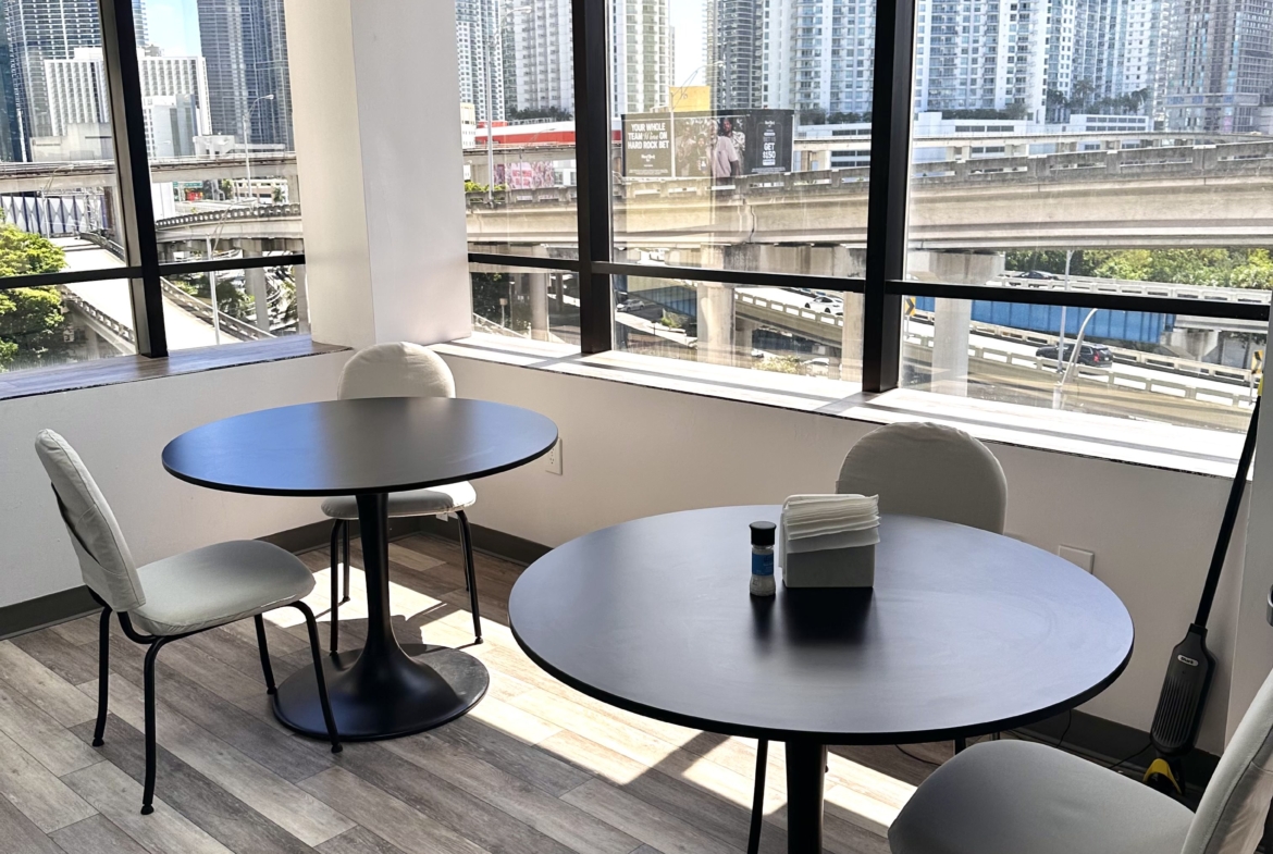 Bright, spacious salon room with large windows, perfect for hairdressers and beauty service providers.