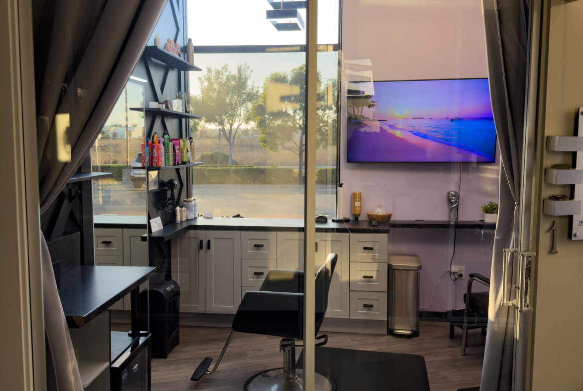 Modern salon booth with glass partition and viewer, perfect for rent to beauty professionals.