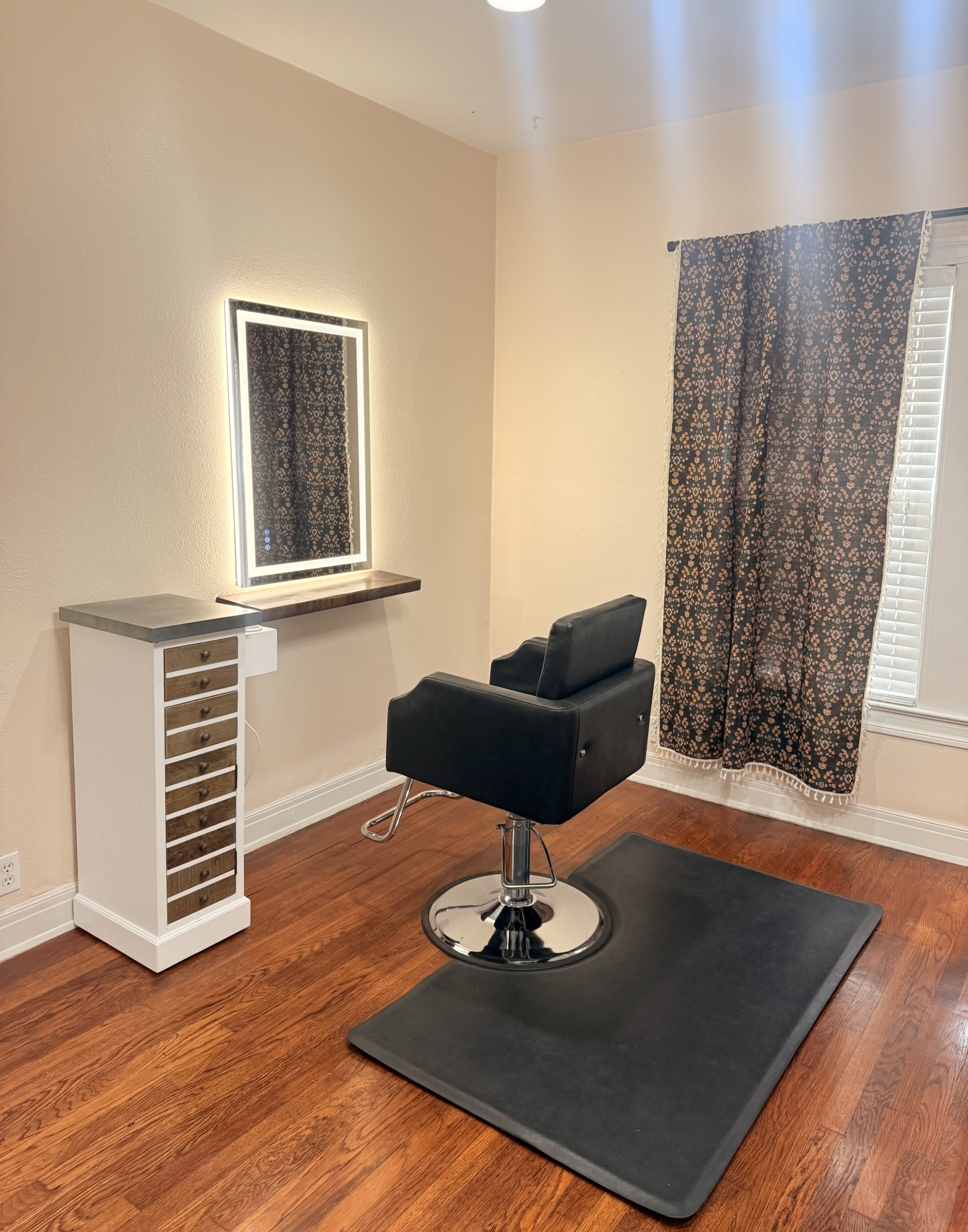 Shared Salon Suite- Booth Rental - Photo 1