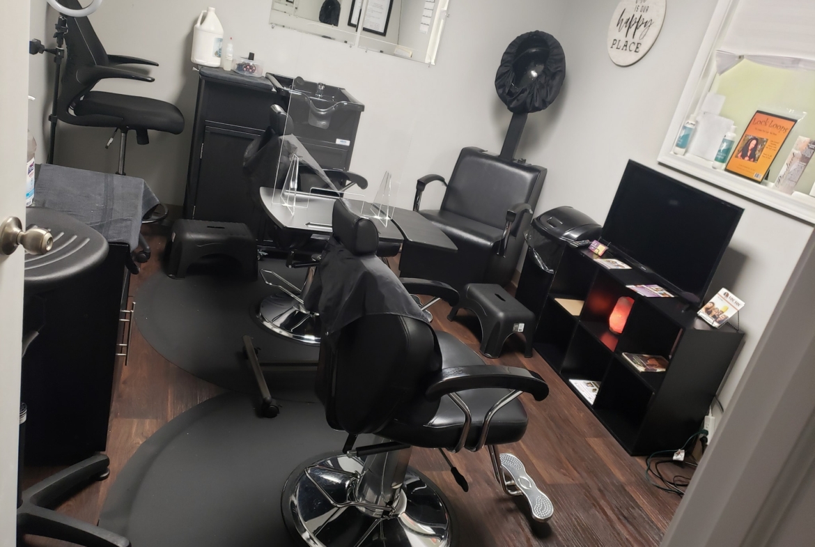 Versatile Salon Renter featuring chairs, mirrors, and styling stations for rent.