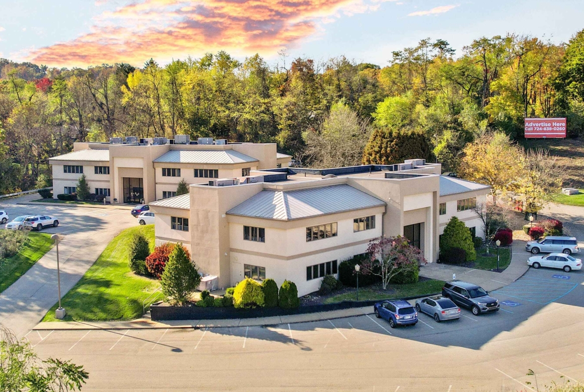 Clear image of a professional salon space available for rent at Salon Renter.