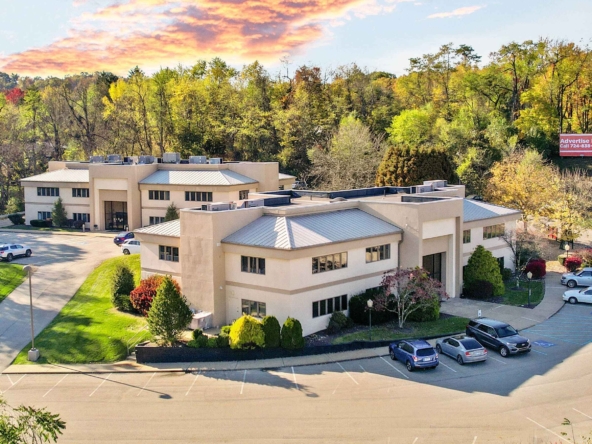 Clear image of a professional salon space available for rent at Salon Renter.