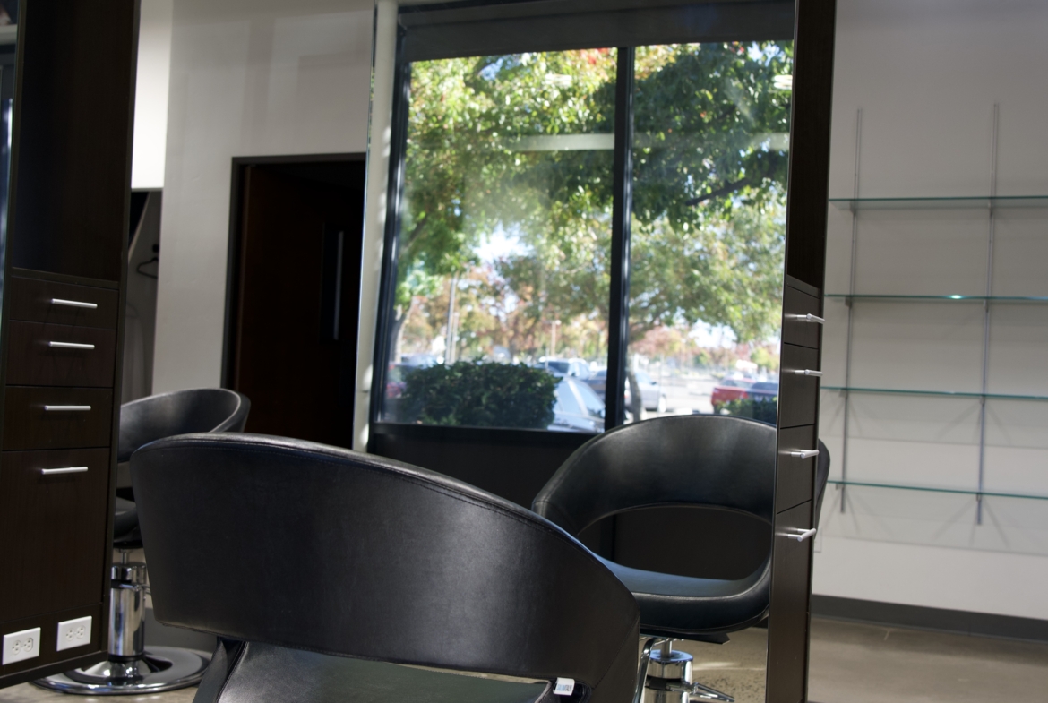 High-quality salon station with large mirror and comfortable hair styling chairs for hairdressers.