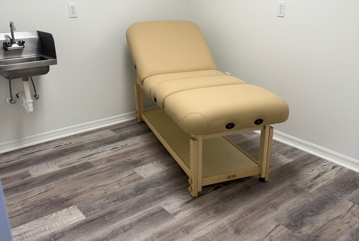 Comfortable salon treatment chair with adjustable features, perfect for rentals or lease setups.