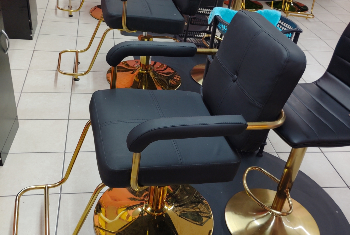 High-quality salon chairs with gold accents for salon rental and beauty professionals.