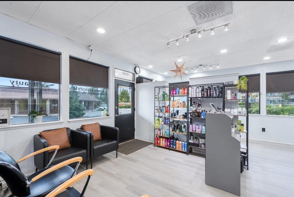 Bright, modern salon space with seating and retail shelves for rent. Ideal for stylists and beauty professionals.