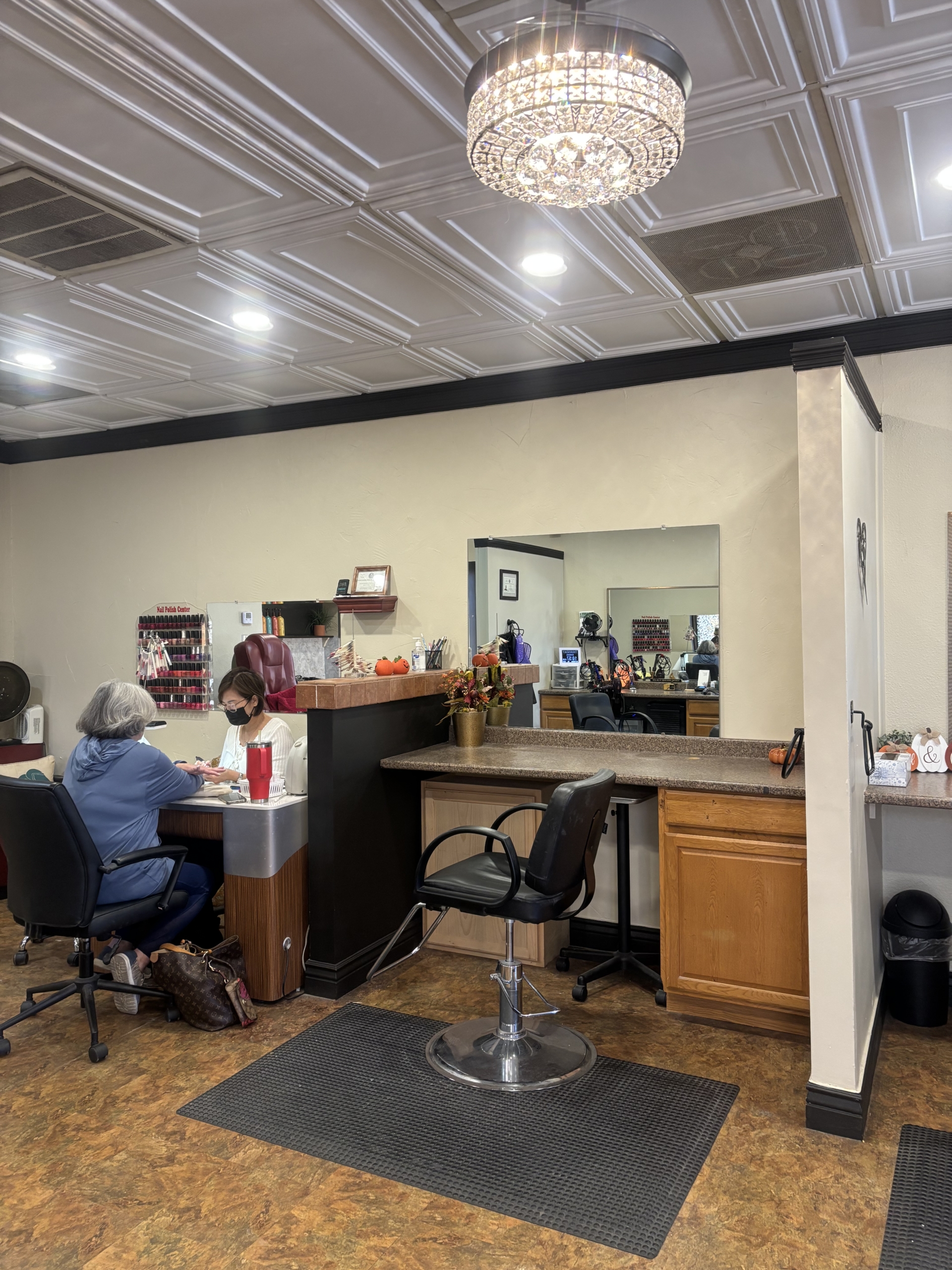 Benbrook Salon Chair Lease - Photo 1