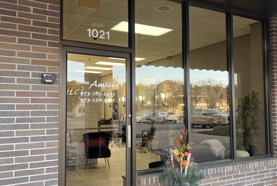 Affordable salon space for rent in a prime location. Perfect for hairstylists, estheticians, and beauty professionals.