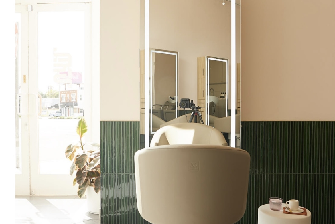 Beautiful salon chair and mirror setup at trendy salon rental space.