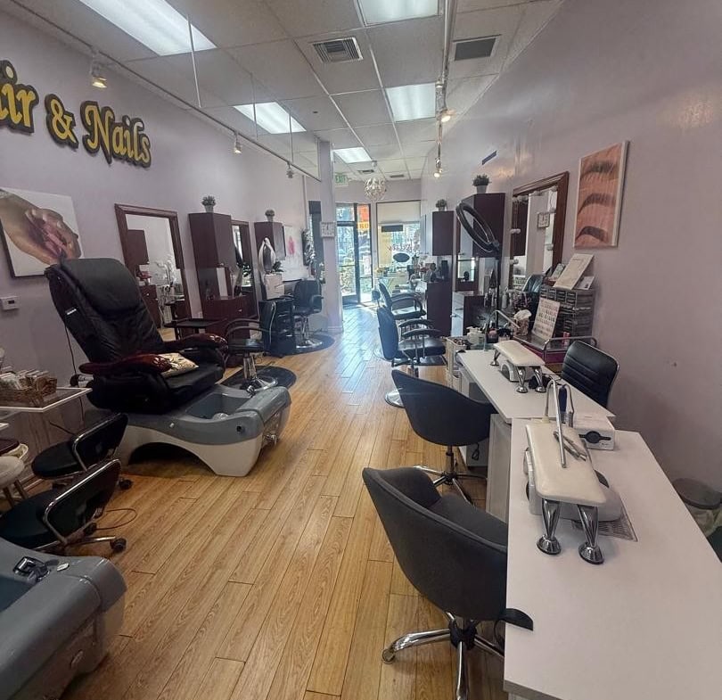 salon chair and Nail table for rent – tarzana /clean &Modern salon - Salon Suite for Rent in Tarzana, California