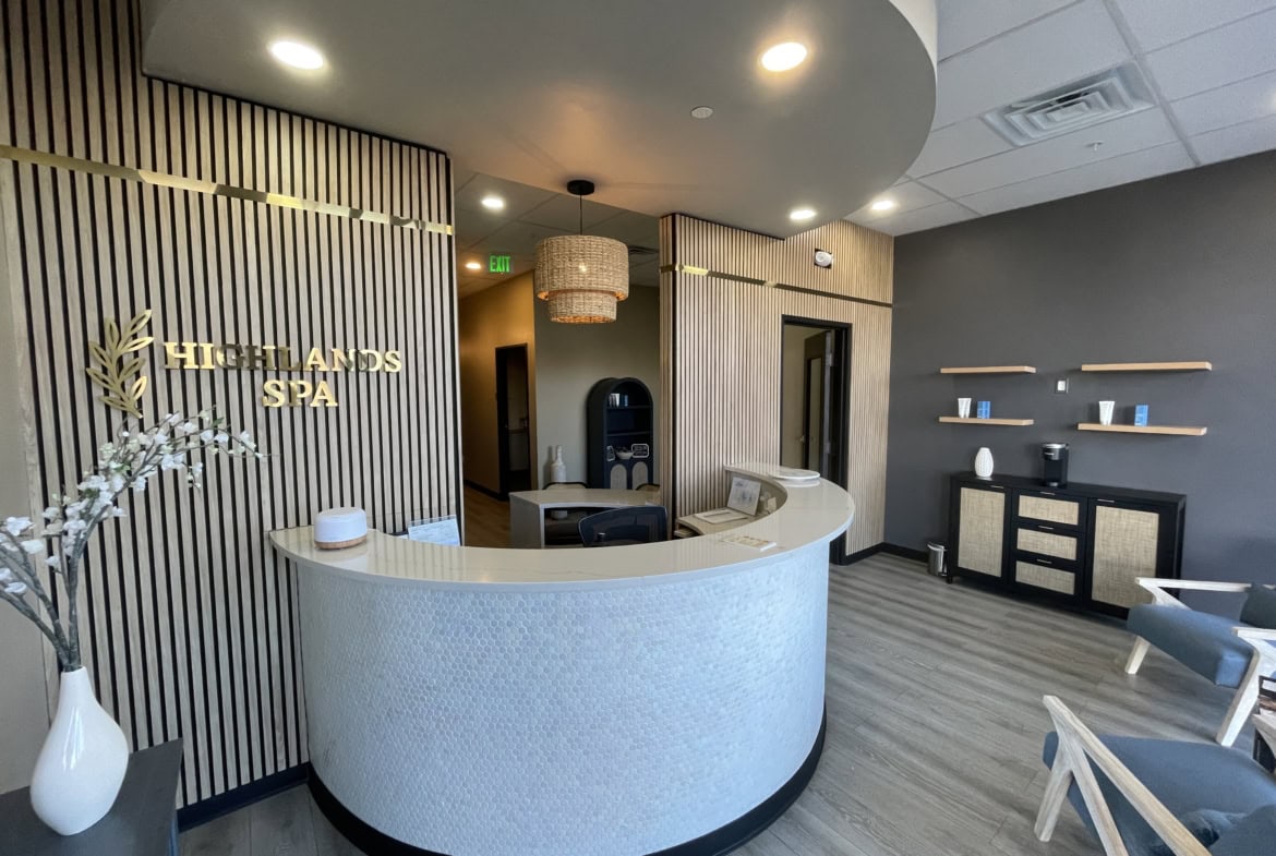 Highlands Ranch – Esthetician Room for Rent, right next to town center! - Salon Suite for Rent in Highlands Ranch, Colorado