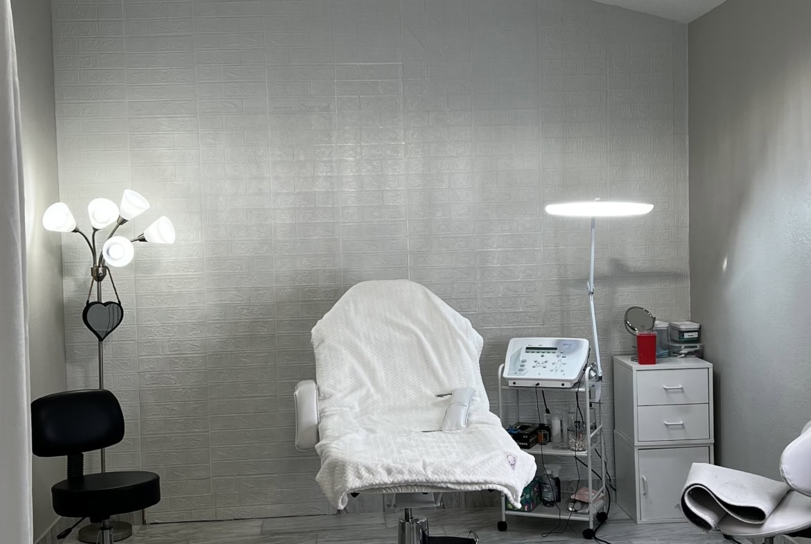 Bright, organized salon space featuring salon chairs, lighting, and styling tools for rent.