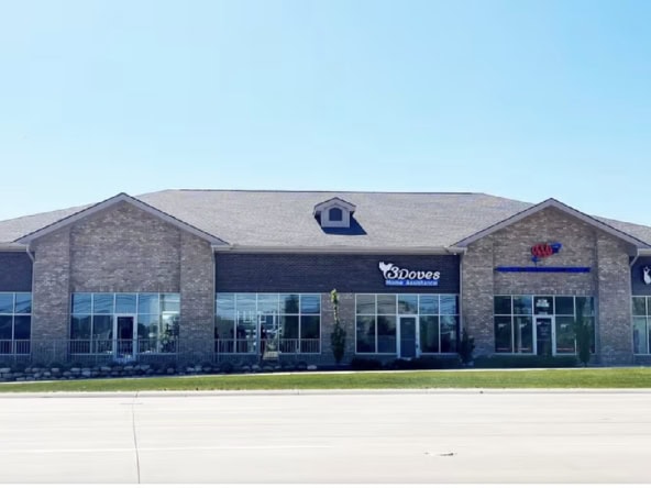 Bright commercial space for salon and beauty businesses, prime location, easy access.