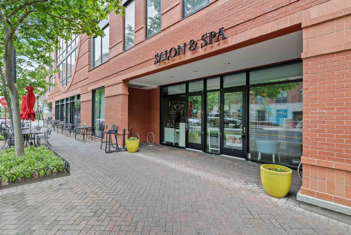 Salon Renter platform for salon space rental and beauty professional opportunities.