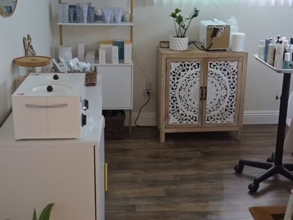 Relaxing salon treatment room with skincare products and cozy ambiance for clients visiting Salon Renter.