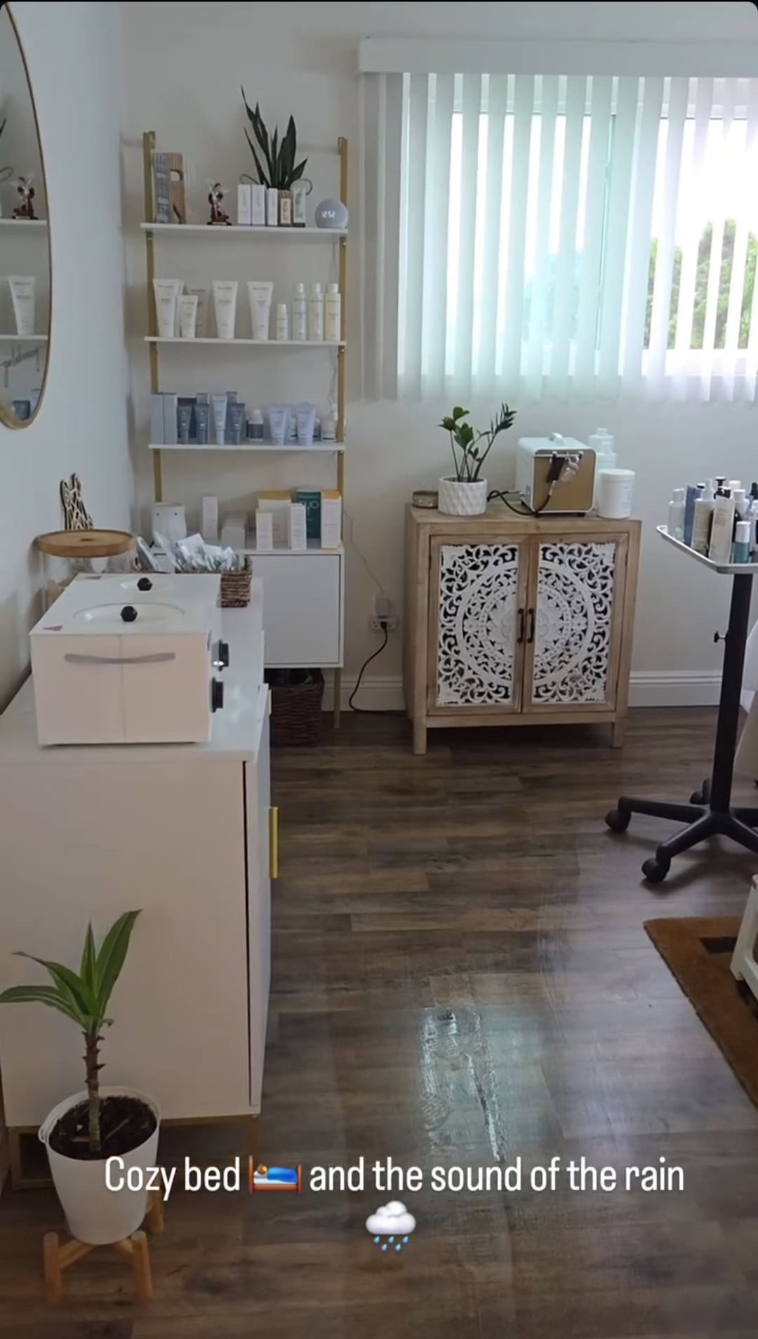 Relaxing salon treatment room with skincare products and cozy ambiance for clients visiting Salon Renter.