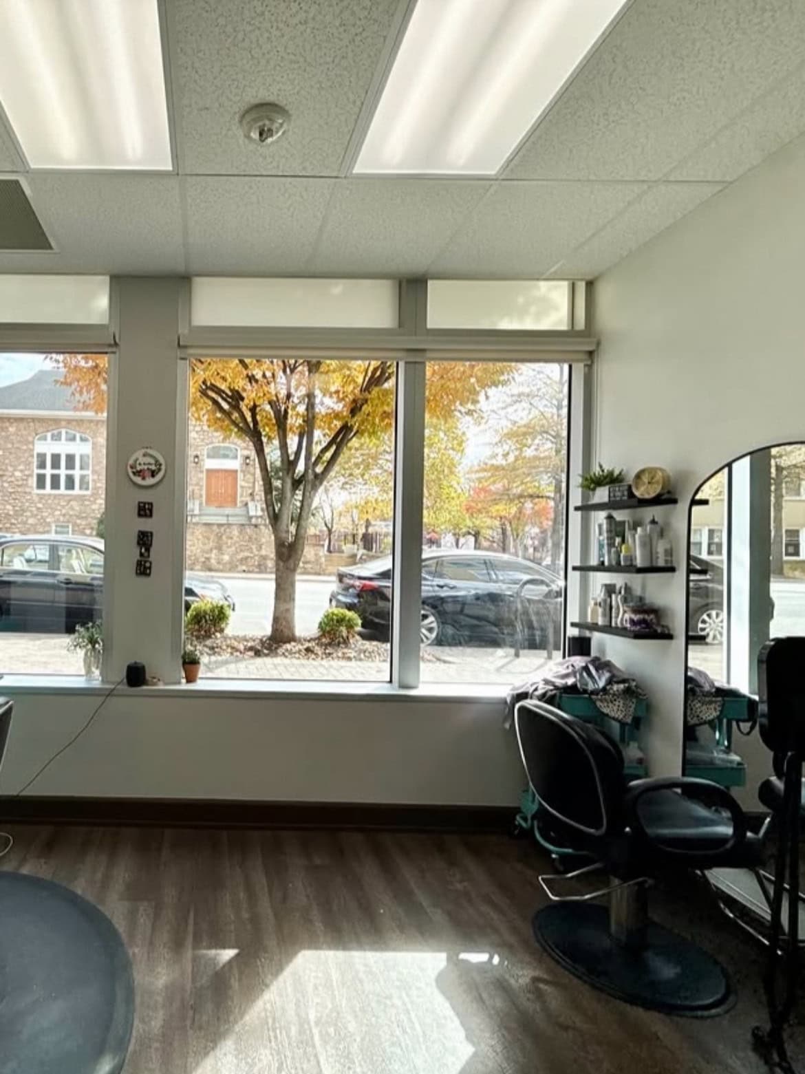 Luxe Daily Salon Studio Access – For Hair Stylists, Beauty Educators & Premium Content Creation - Photo 1