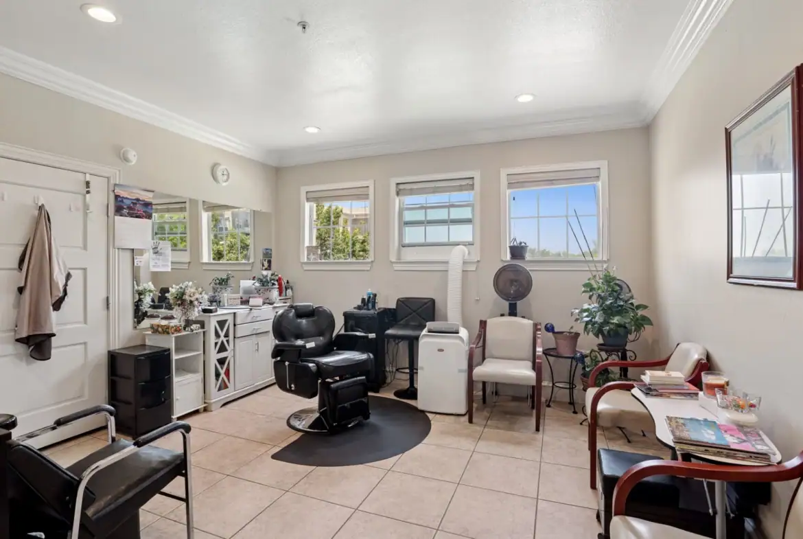 Retail Salon Space Available – Encore At Buckingham Apartments – $400/month - Salon Suite for Rent in Richardson, Texas