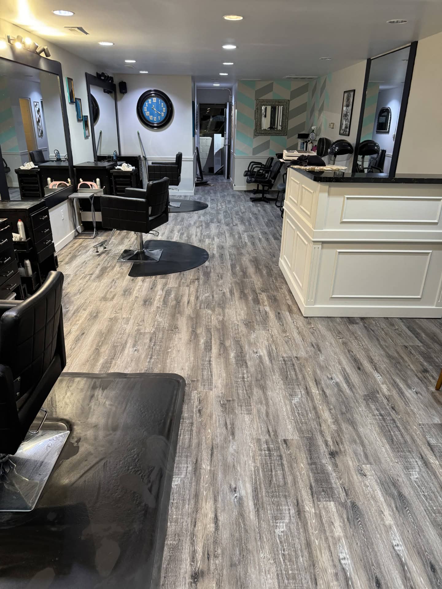 Hair Stylist Chair Rental in Boutique Salon. Be Your Own Boss! - Photo 1