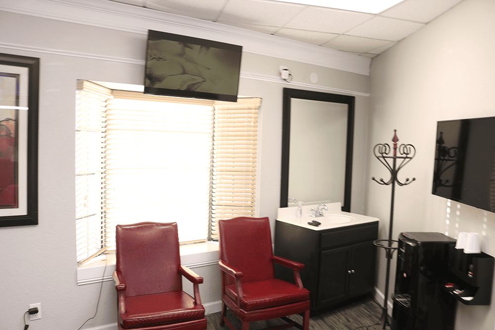 Part-time hair braider with clientele wanted. - Photo 1