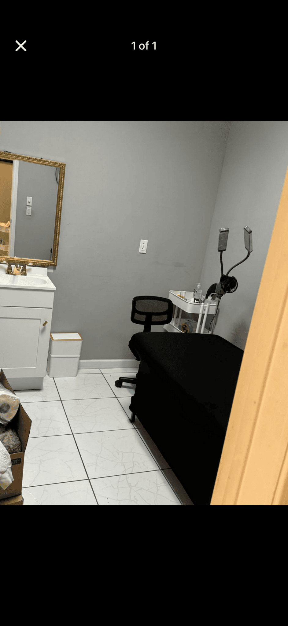 Small salon room with chair, mirror, and equipment for rent at Salon Renter.