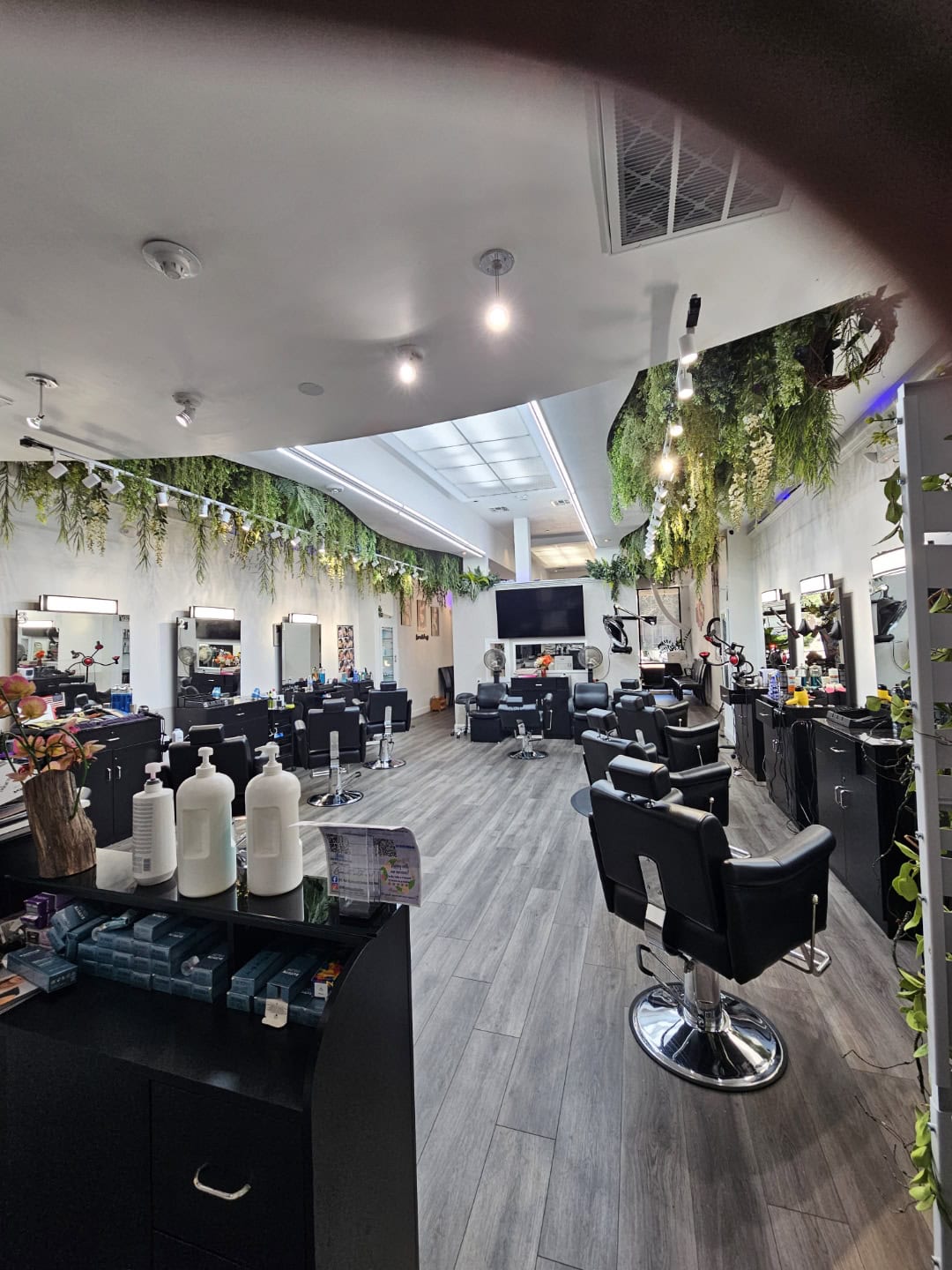 Newly-Built Salon Booth Rental - Photo 1