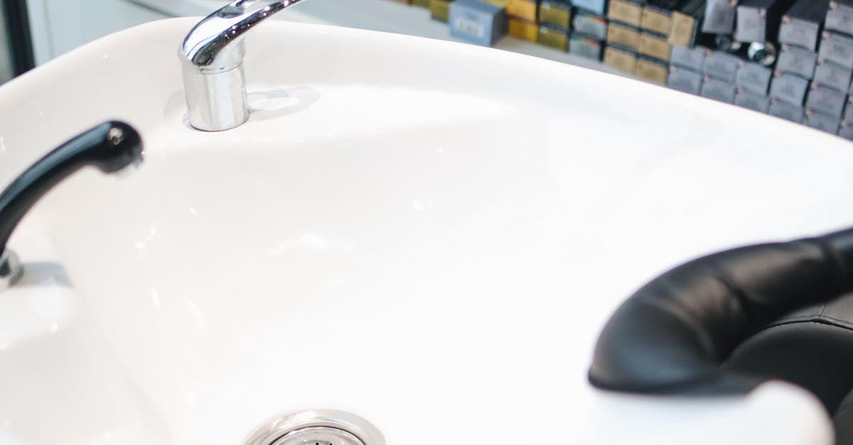 Hair washing station with sink and chair at Salon Renter.