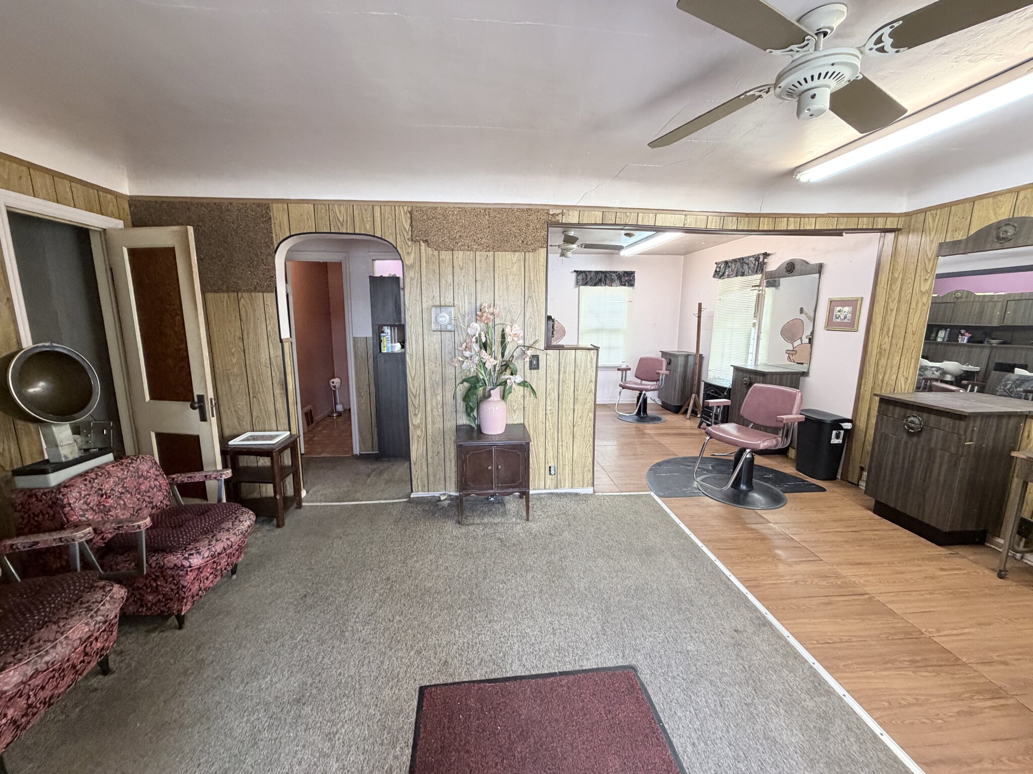Comfortable salon waiting area featuring vintage furniture and welcoming ambiance.