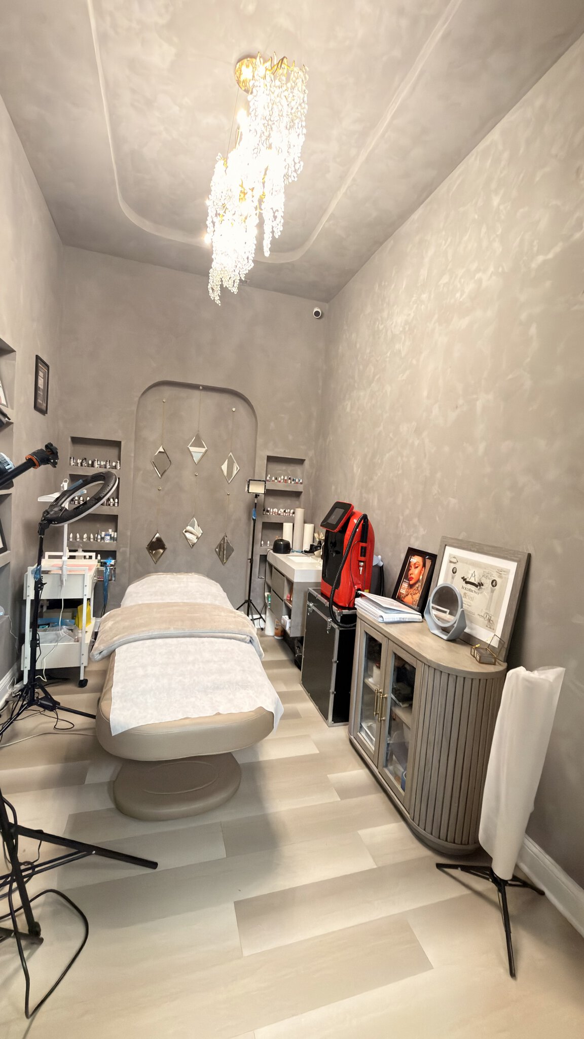 Modern beauty treatment room with salon equipment and relaxing decor.
