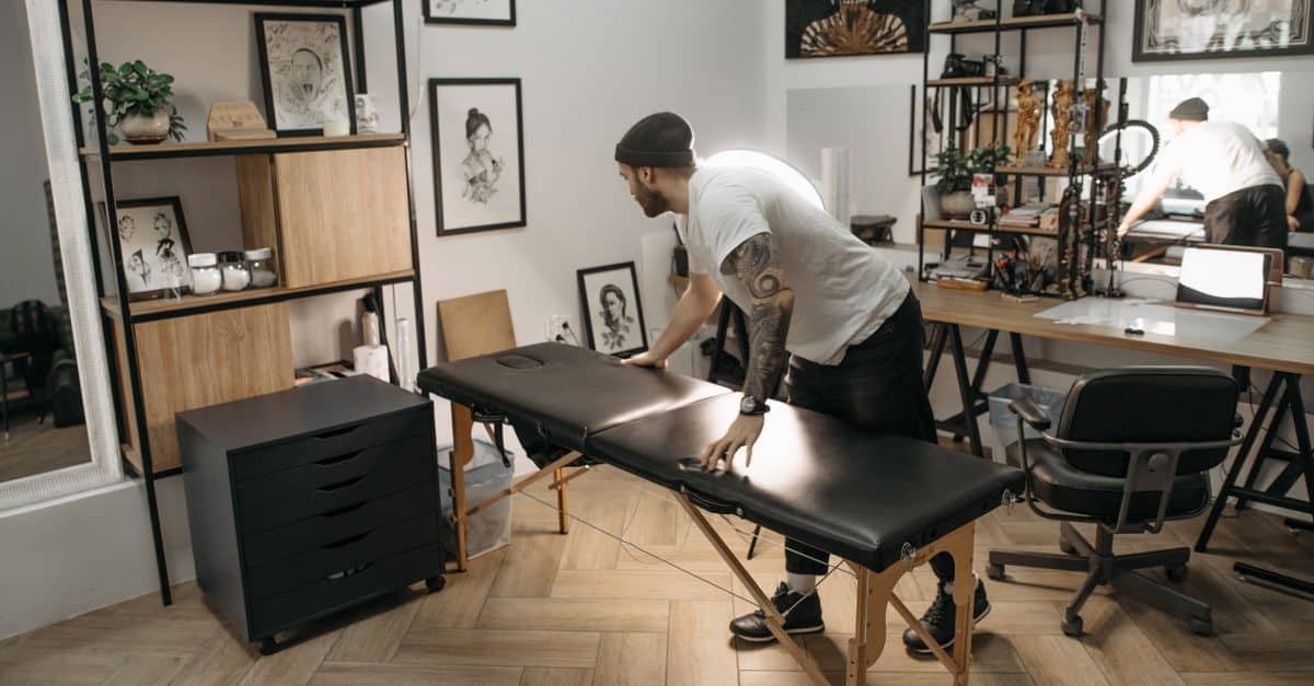 Tattoo and PMU Studio Rental: Privacy, Sinks, Licensing, and Safety Rules